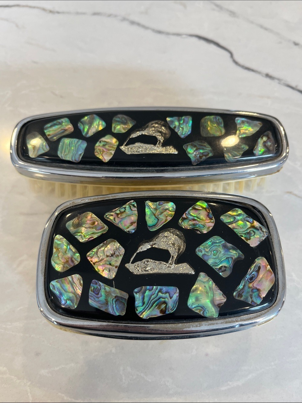 Abalone Mosaic Compact with Kiwi Emblem - Black & Iridescent Clothing Brushes
